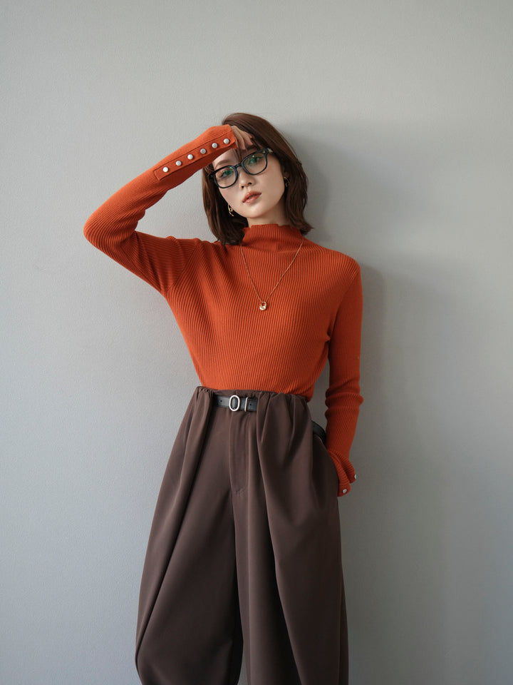 [予約]袖ボタンボトルネックリブニットトップス/オレンジ