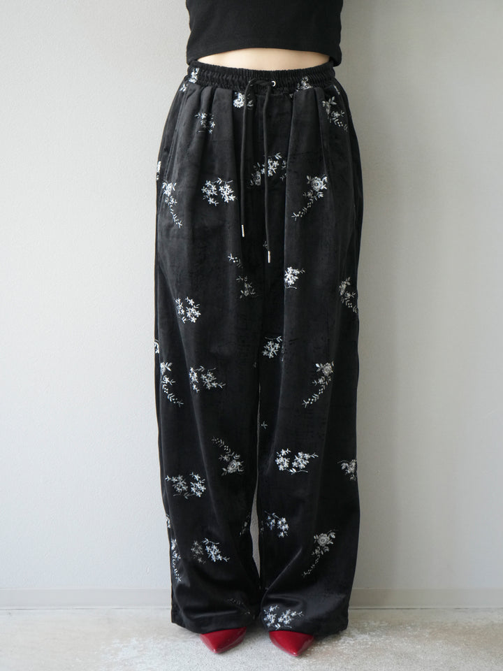 [予約]ベロアフラワーエンブロイダリーイージーパンツ/ブラック