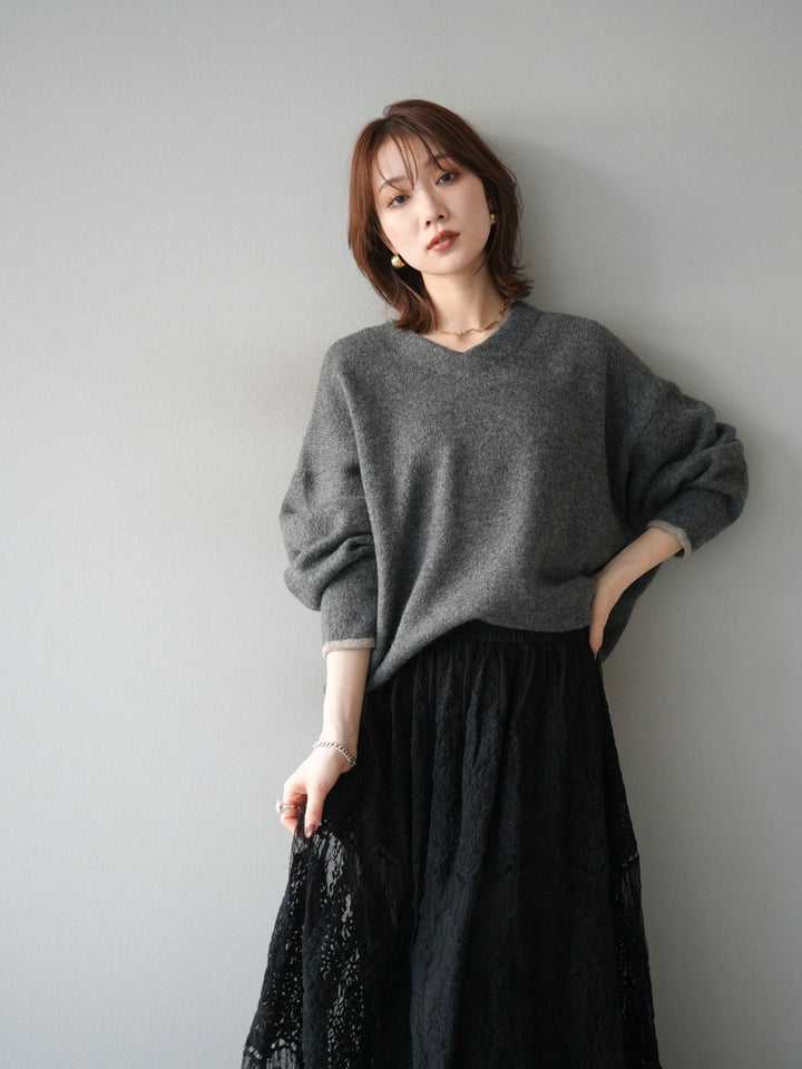 【預訂】V領撞色袖針織套頭衫/炭灰