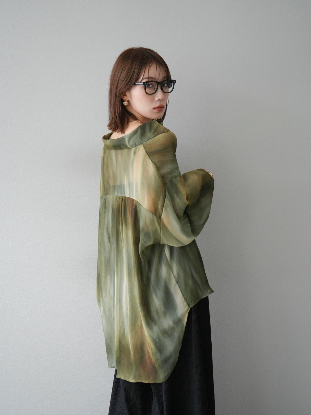 [予約]ニュアンス柄シアーシャツ/グリーン