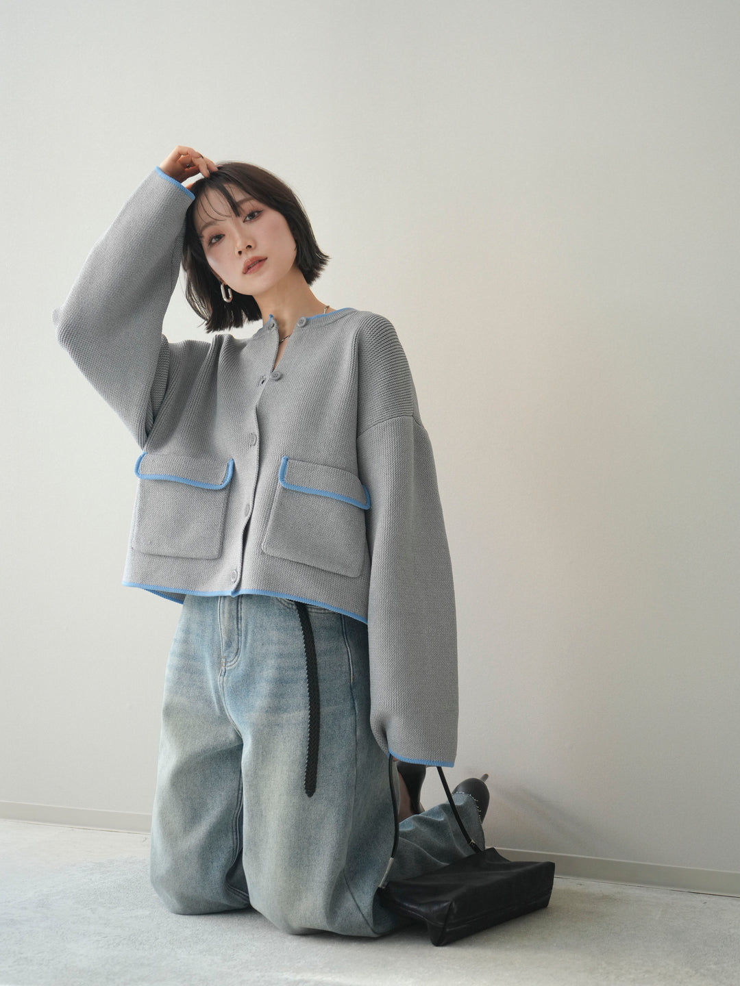 [SET]ポリエステル配色ニットカーディガン+裏起毛カットオフカーブデニムパンツ(2set)