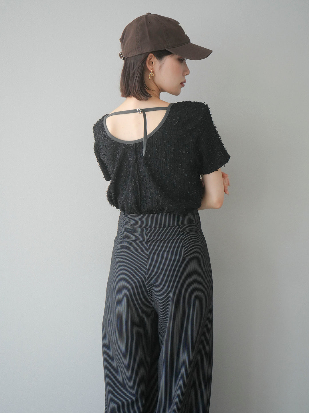 【預購】同色系滾邊蓬鬆剪裁上衣/黑色