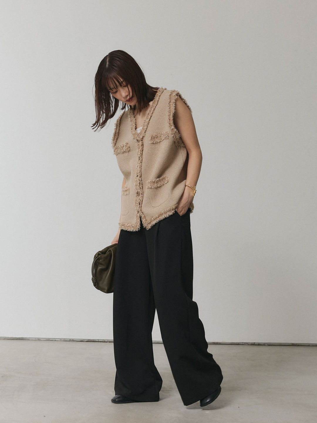 【Allure】[SET]アンティークボタンツイードフリンジニットベスト+デザインタックセンターシームアイドパンツ(2set)
