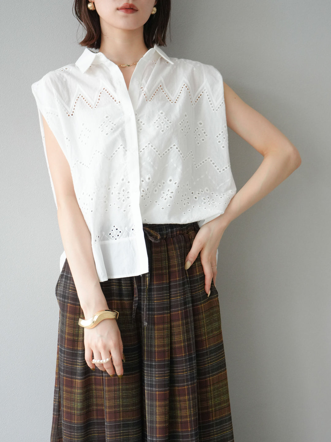 [予約]エンブロイダリーレースタックショルダーブラウス/ホワイト