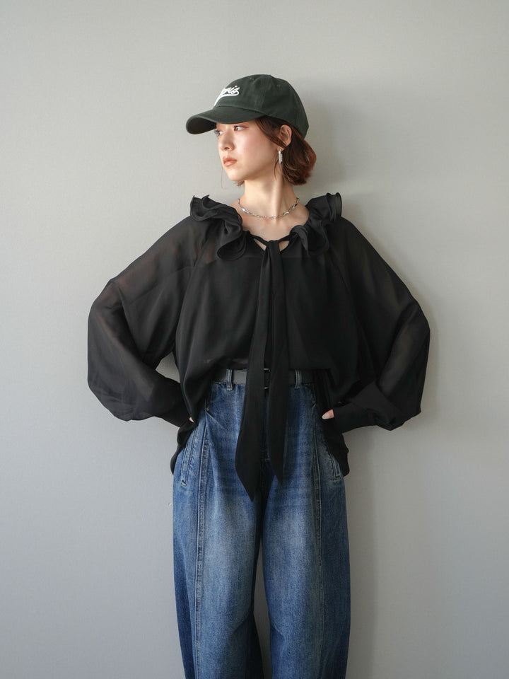 [予約]ラッフルネックシアーブラウス/black