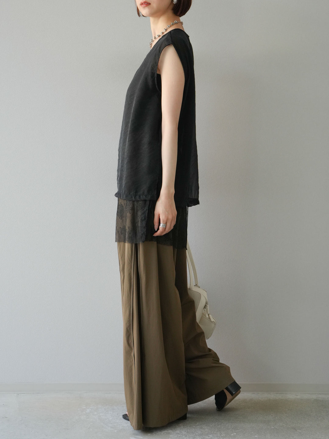 【預購】褶邊尼龍寬褲/卡其色