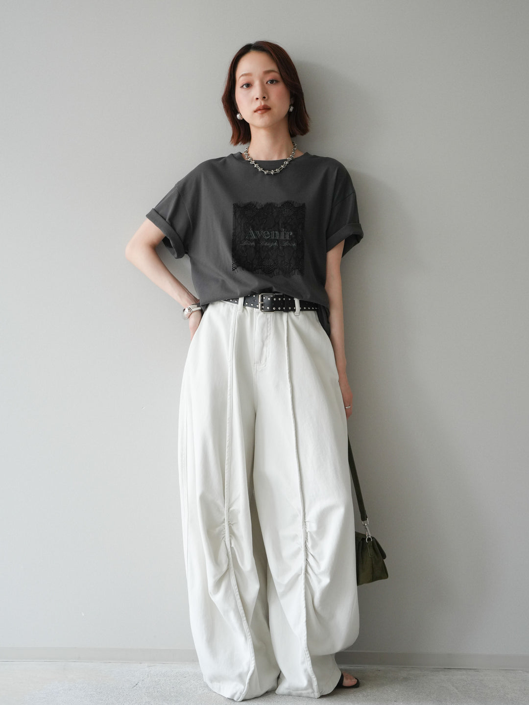 【套裝】蕾絲拼貼Logo T卹 + 腰帶中褶闊腿褲（兩件組）