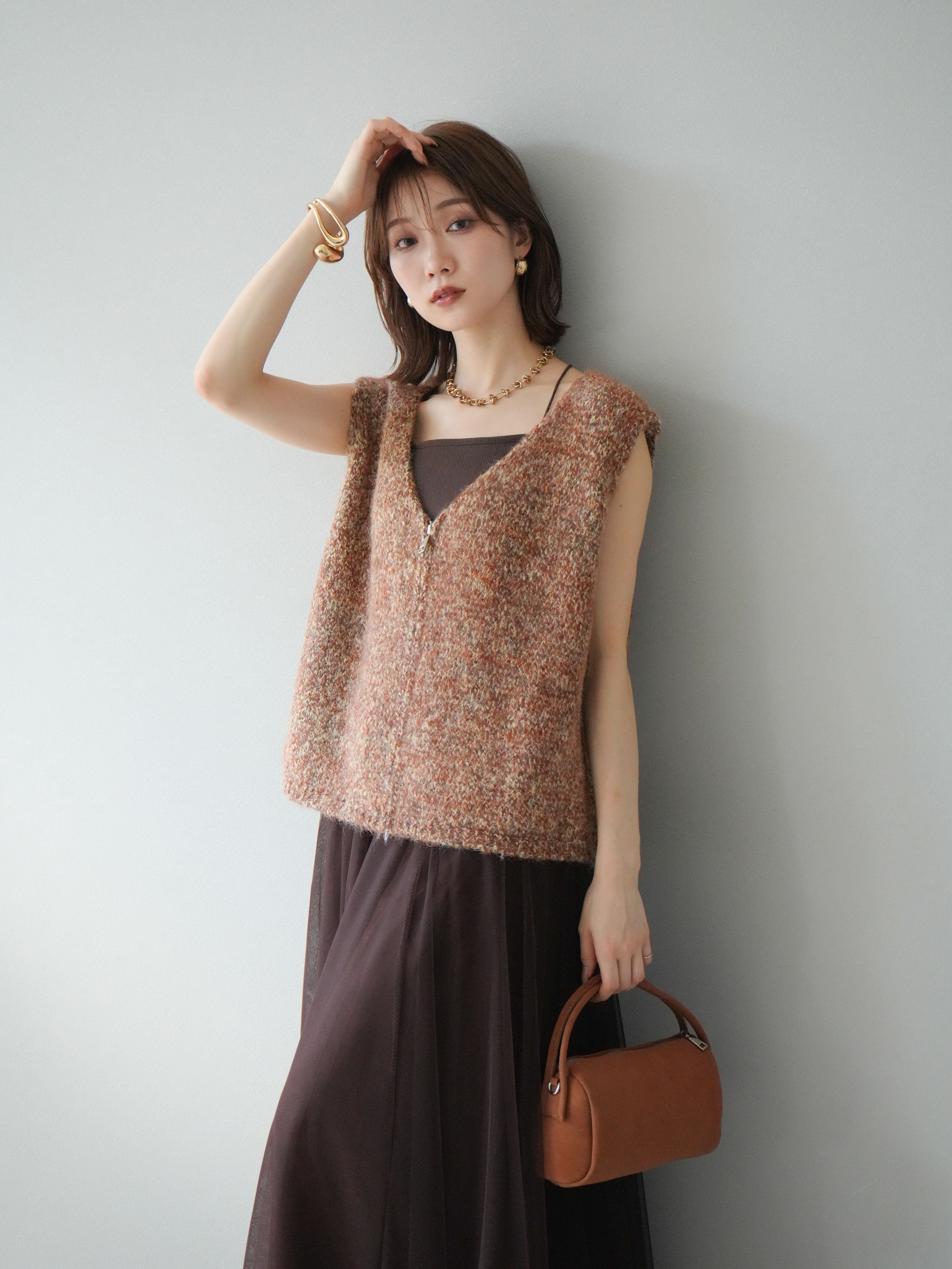 予約]フロントZIPミックスニットベスト/キャメル – Lumier