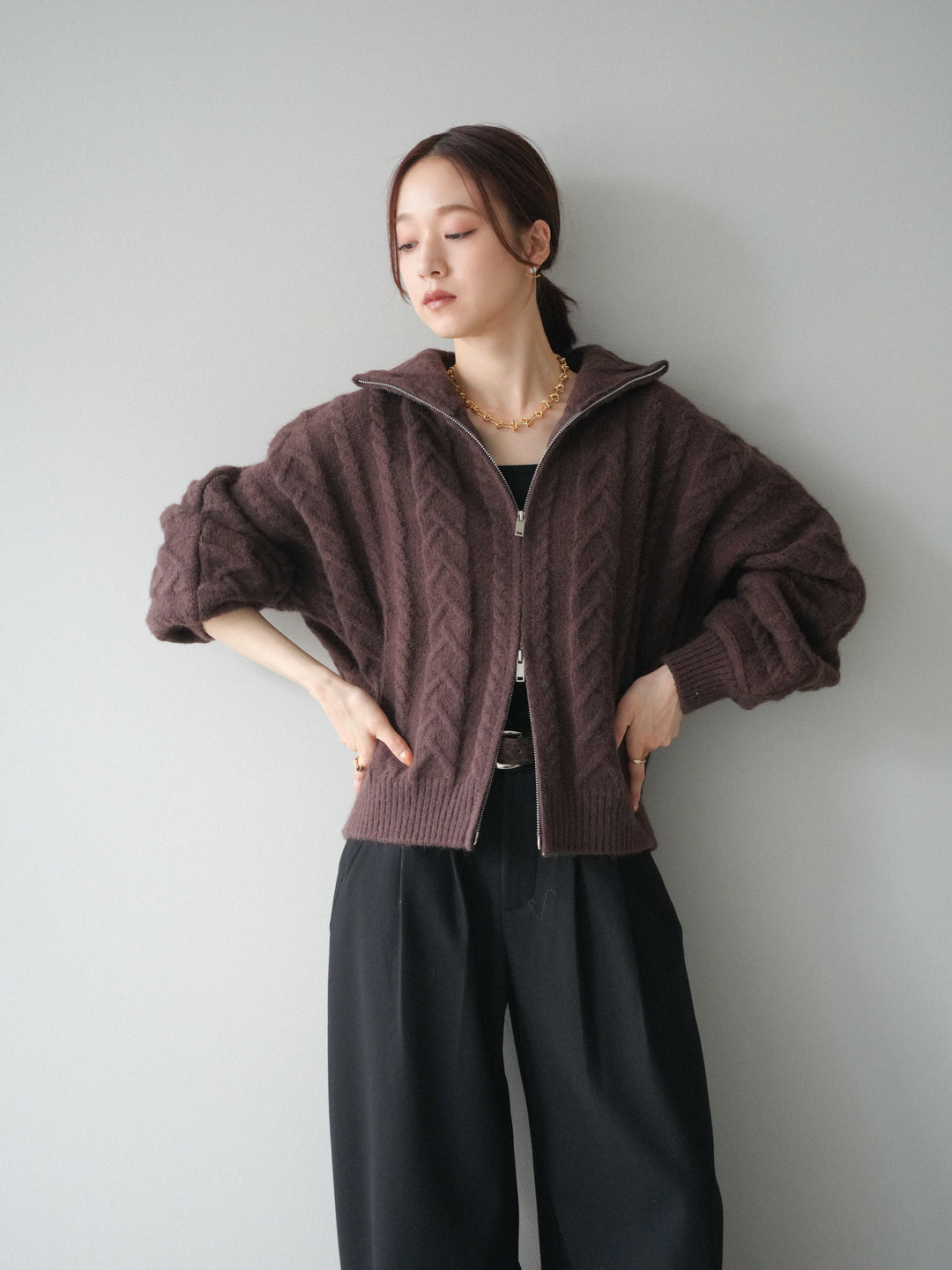 [SET]ケーブル編みハイネックZIPニットカーディガン+アニマル柄ベルト付きウールタッチワイドパンツ(2set)