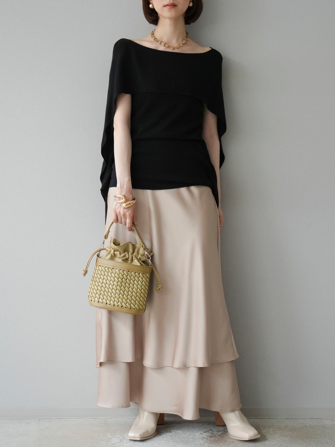 [予約]マントデザインスリットドルマンニット/ブラック