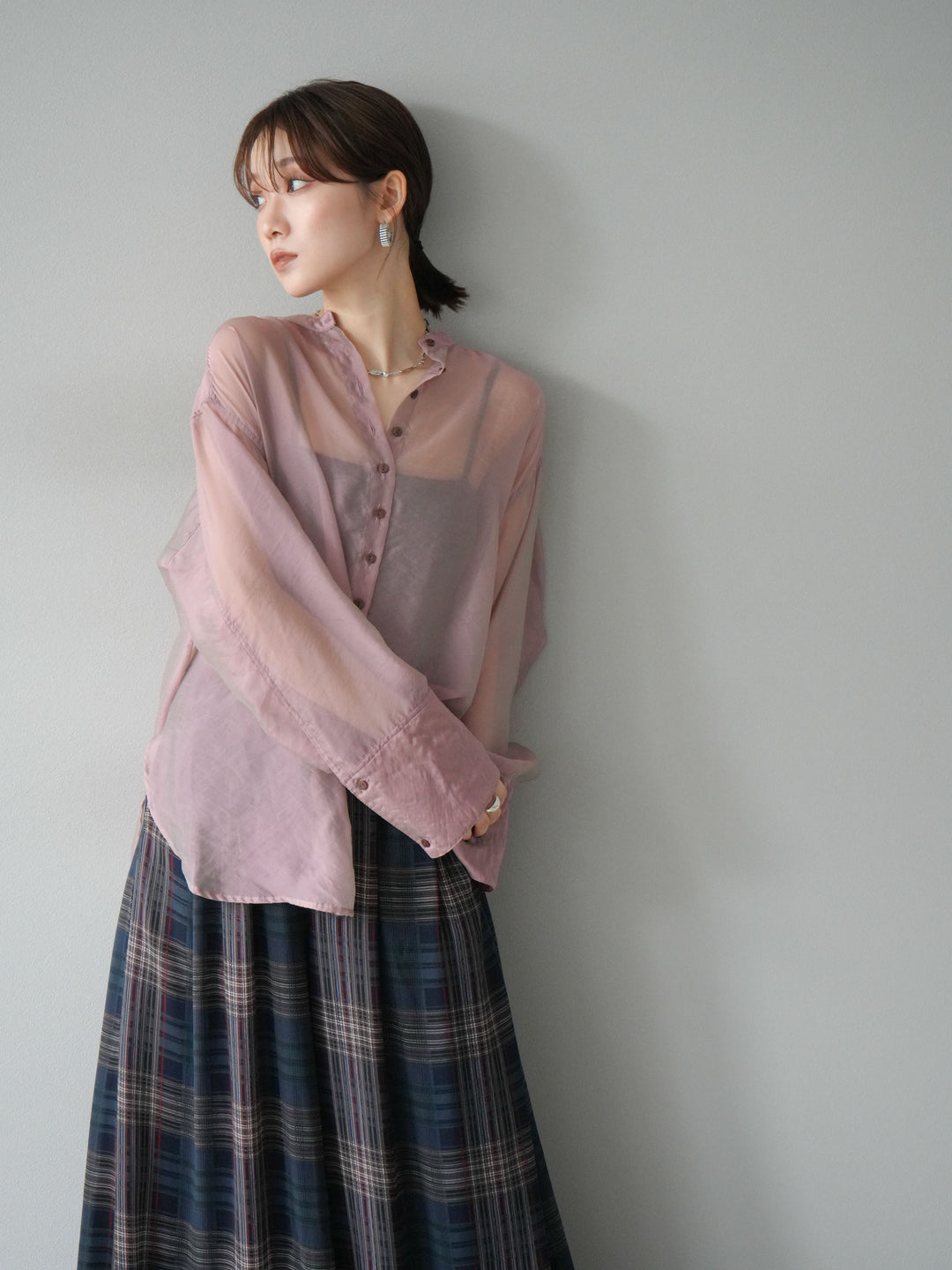 [SET] 亮面透視立領襯衫 + 透視格紋寬鬆褲 (2 件套)