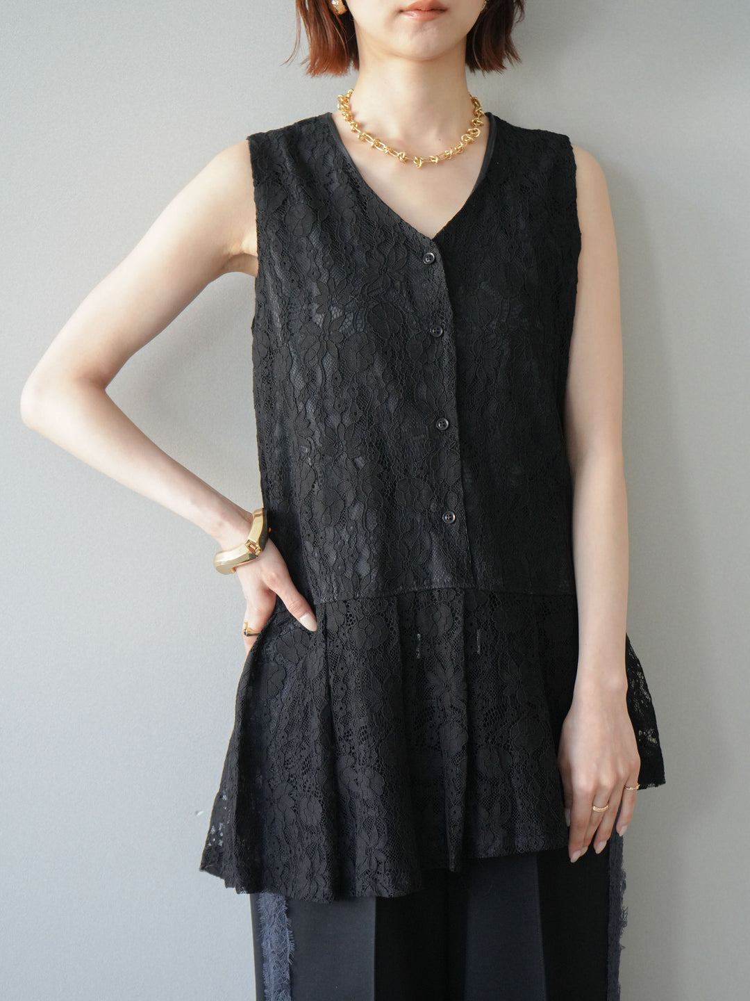 [予約]アシンメトリーレースプリーツベスト/black