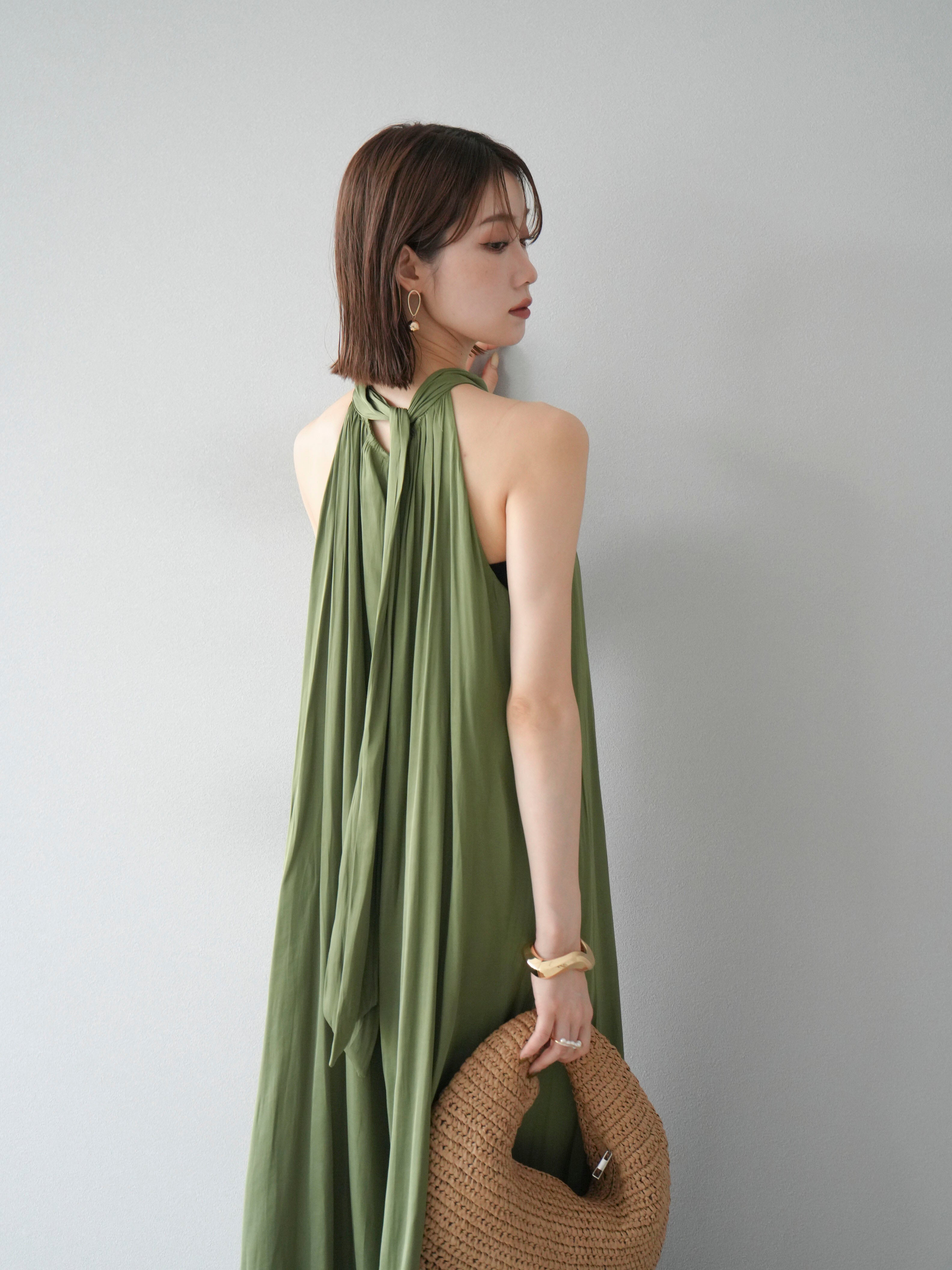 予約]シャイニーホルターワンピース/グリーン – Lumier