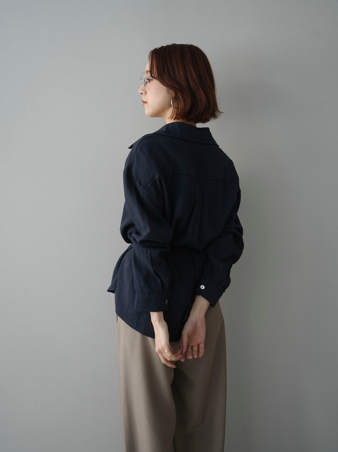 [SET]Vネック変形ラインシャツ+ベルト付キーホルダーモチーフワイドパンツ(2set)