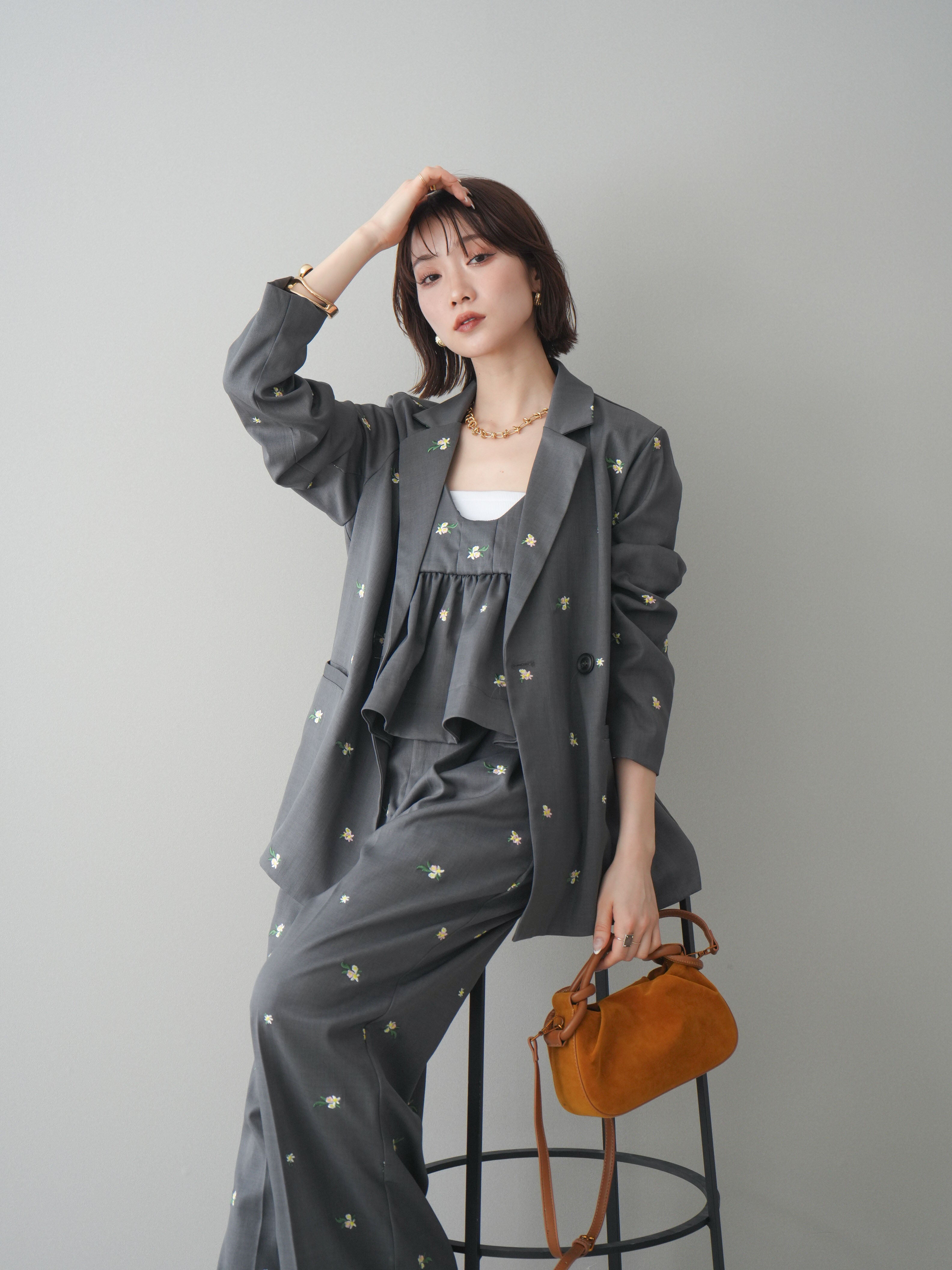 予約]フラワー刺繍テーラードジャケット/gray – Lumier