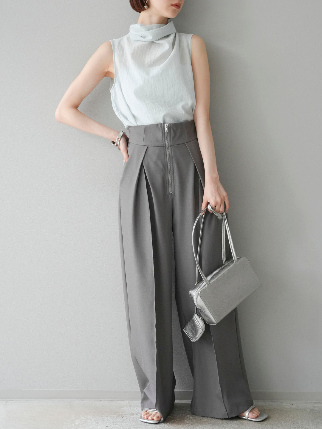 [SET] 後繫帶無袖上衣 + 拉鍊褶襉寬褲 (2 套)