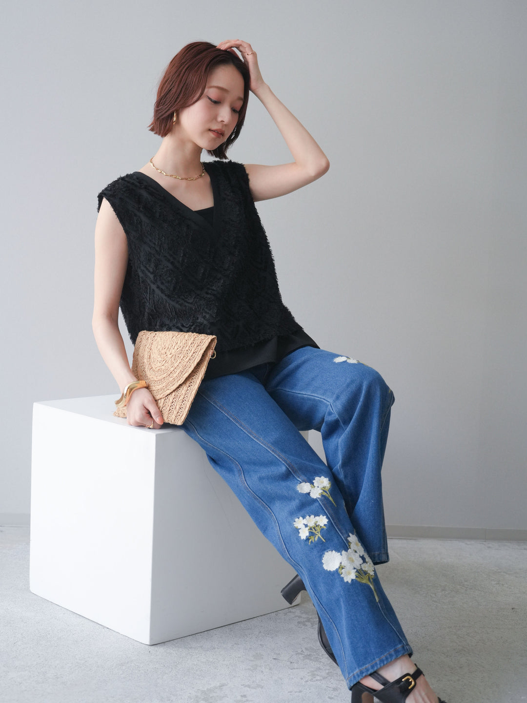 [SET]フリンジレイヤードVネックノースリーブ+フラワー刺繍ストレートデニム(2set)
