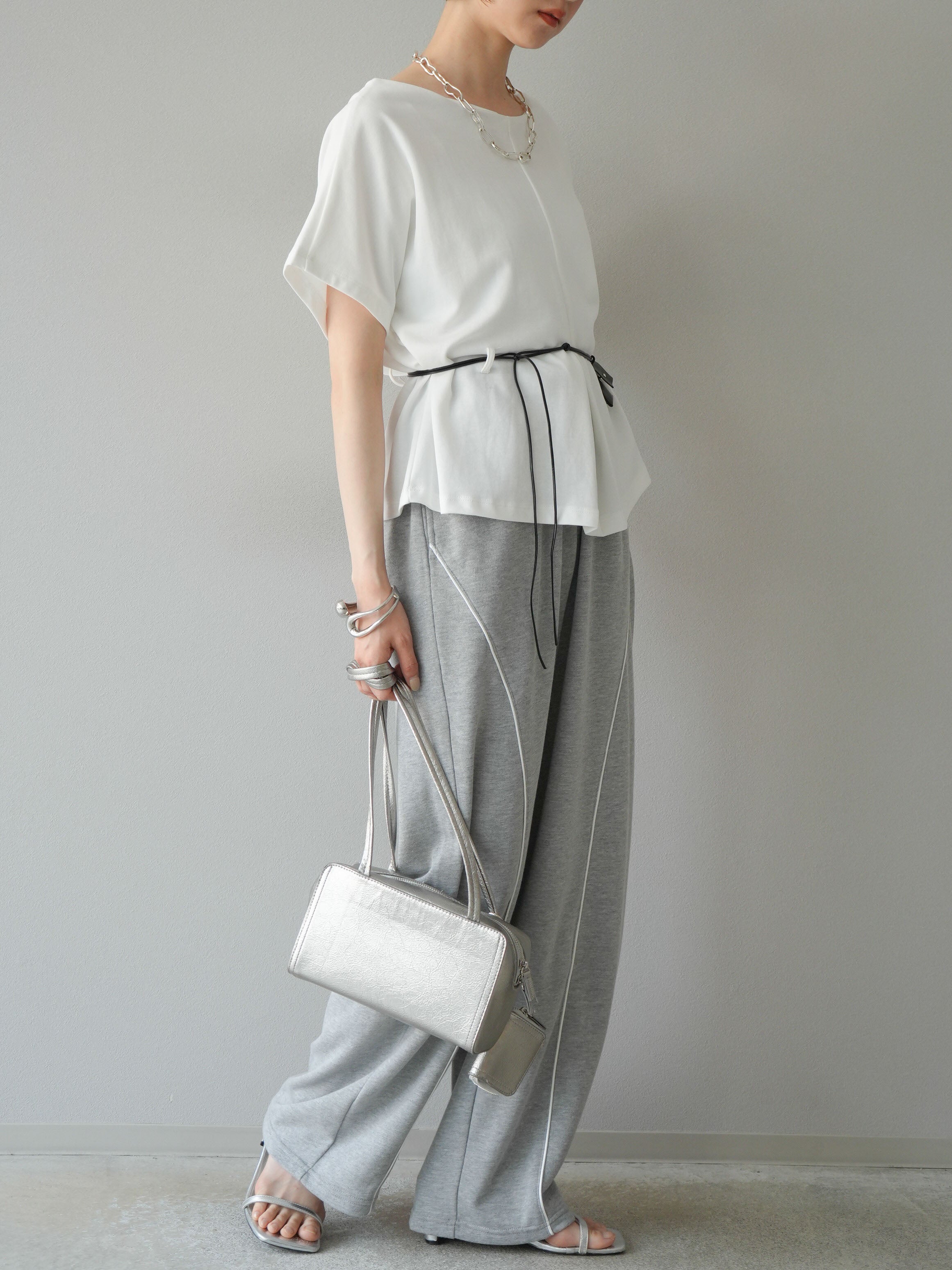 予約]パイピングラインスウェットパンツ/グレー – Lumier