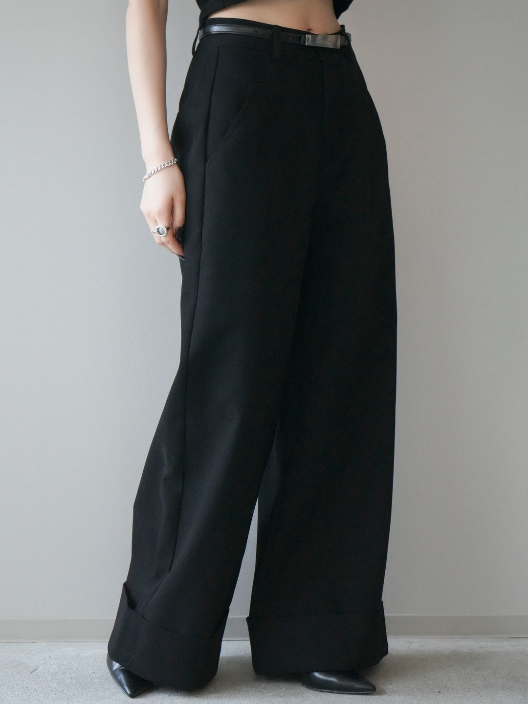 [予約]ベルト付き折り返しコットンツイルワイドパンツ/black
