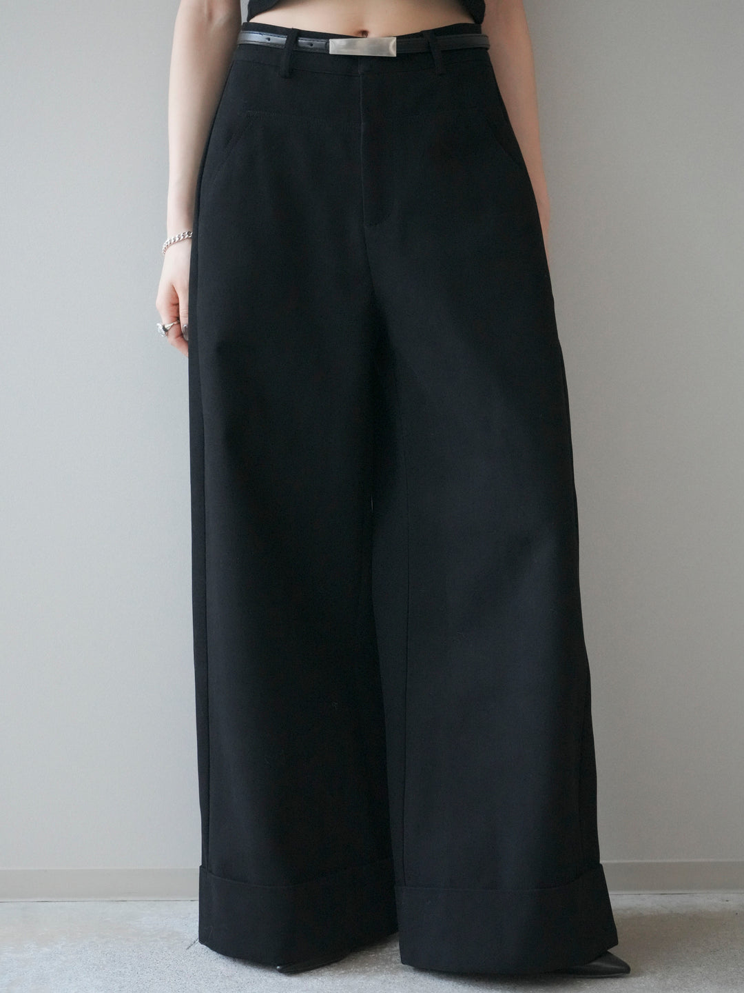 [予約]ベルト付き折り返しコットンツイルワイドパンツ/black