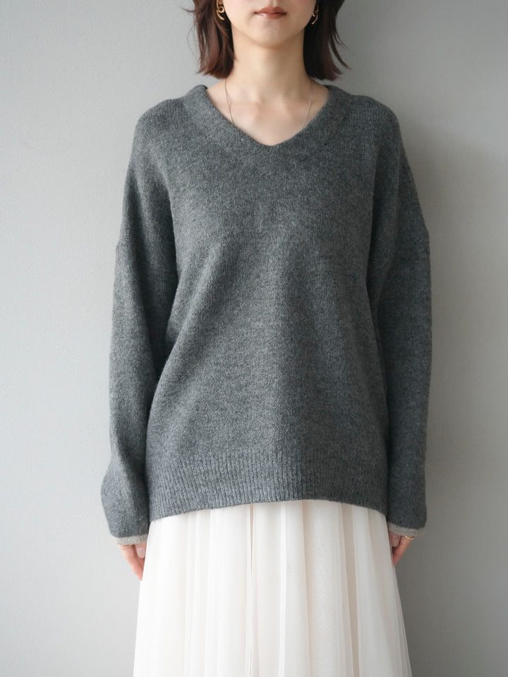 【預訂】V領撞色袖針織套頭衫/炭灰