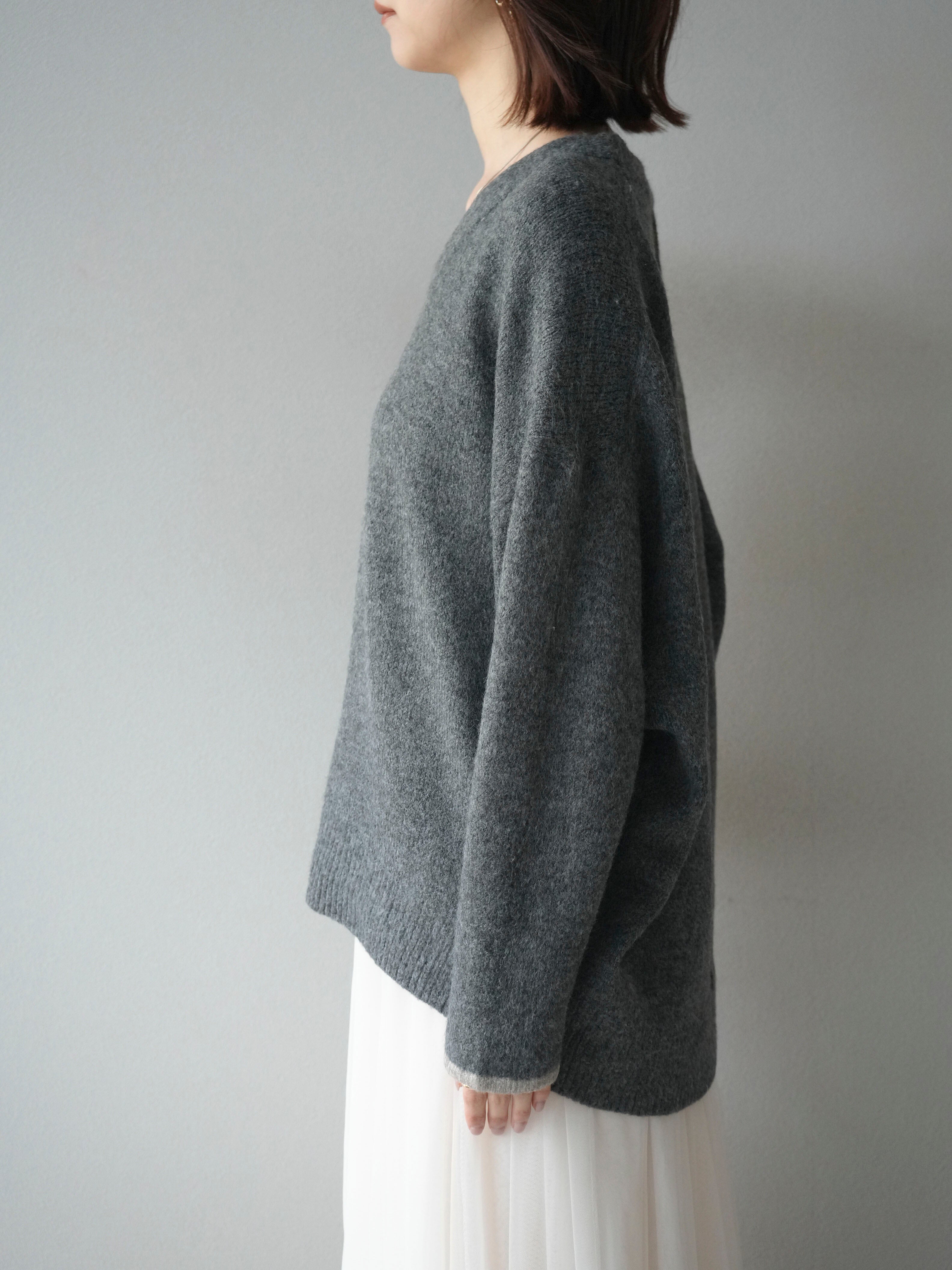 雰囲気抜群◎UNKOWN vintage boroヤレ感　太アーム　前V 予約]Vネック配色スリーブニットプルオーバー/charcoal – Lumier