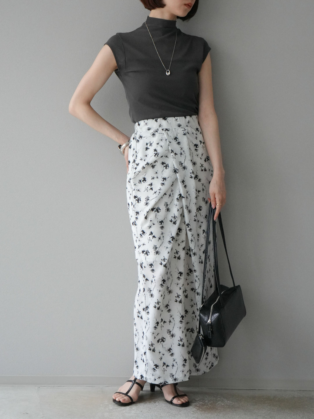 [予約]フラワーモチーフタックIラインスカート/ホワイト