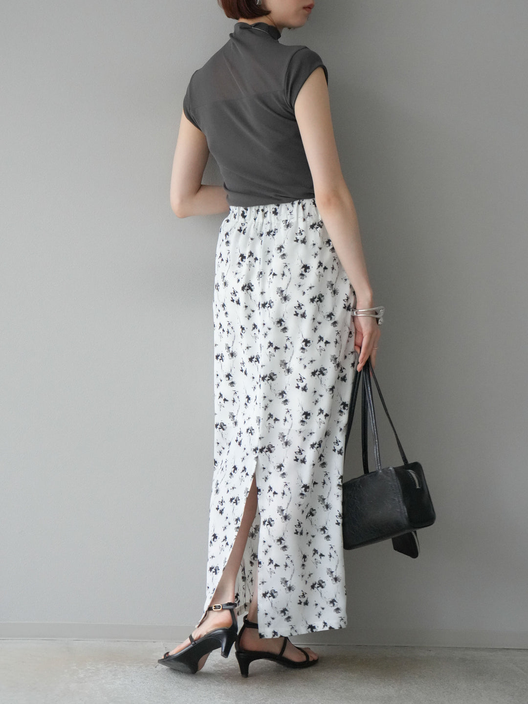 [予約]フラワーモチーフタックIラインスカート/ホワイト