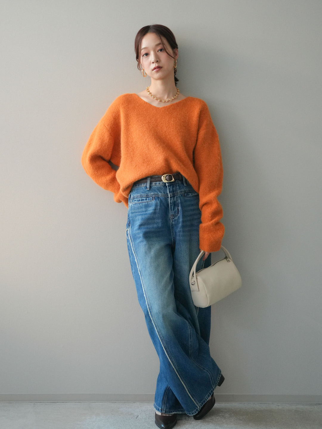 [SET]シュシュ付きアンゴラタッチVネックニットプルオーバー+サイドフリンジワイドデニムパンツ(2set)