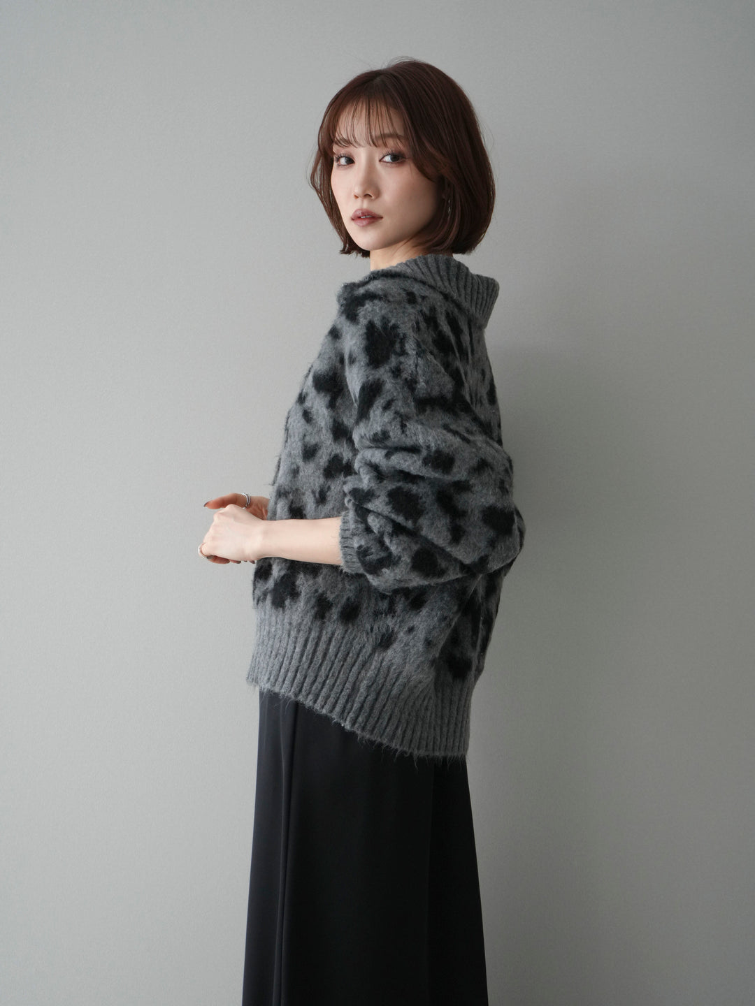 [予約]スタンドネックレオパード柄ニットカーディガン/gray