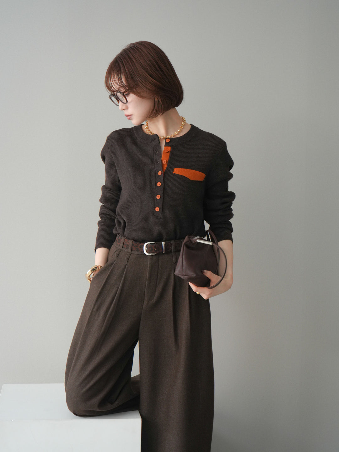 【預購】雙色拼接口袋亨利領針織衫/棕色