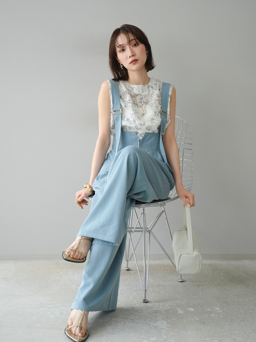 [SET]ストリングデザインハイウエストサロペット+ニュアンスフリンジジャガードノースリーブブラウス(2set)