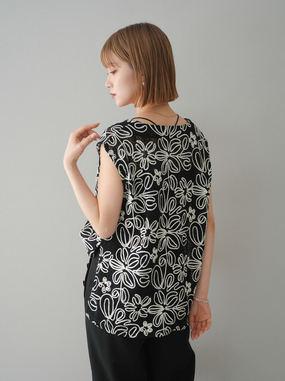 [予約]メッシュコード刺繍ベスト/ブラック