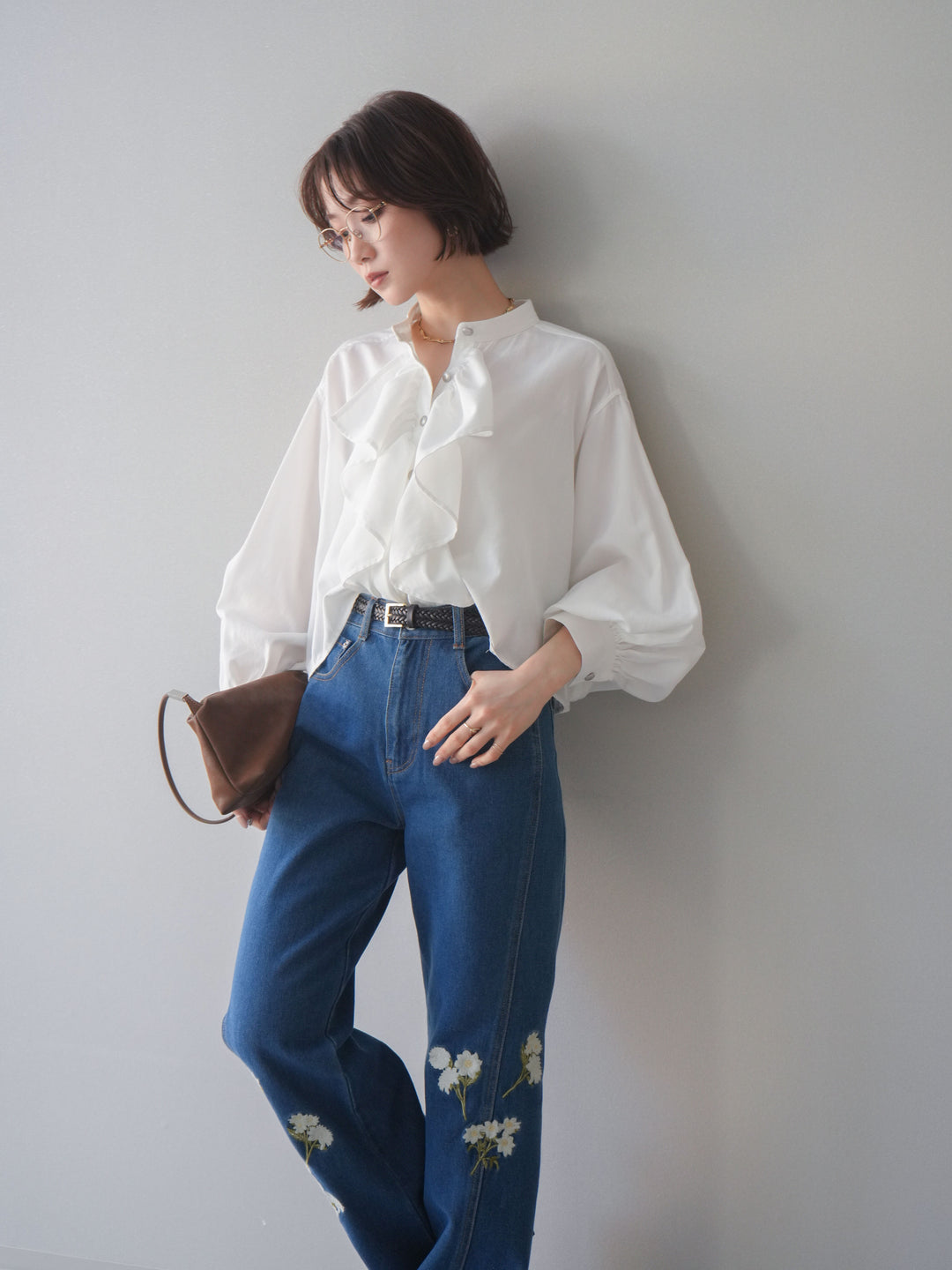 [SET]ラッフルフレアショートブラウス+フラワー刺繍ストレートデニム(2set)