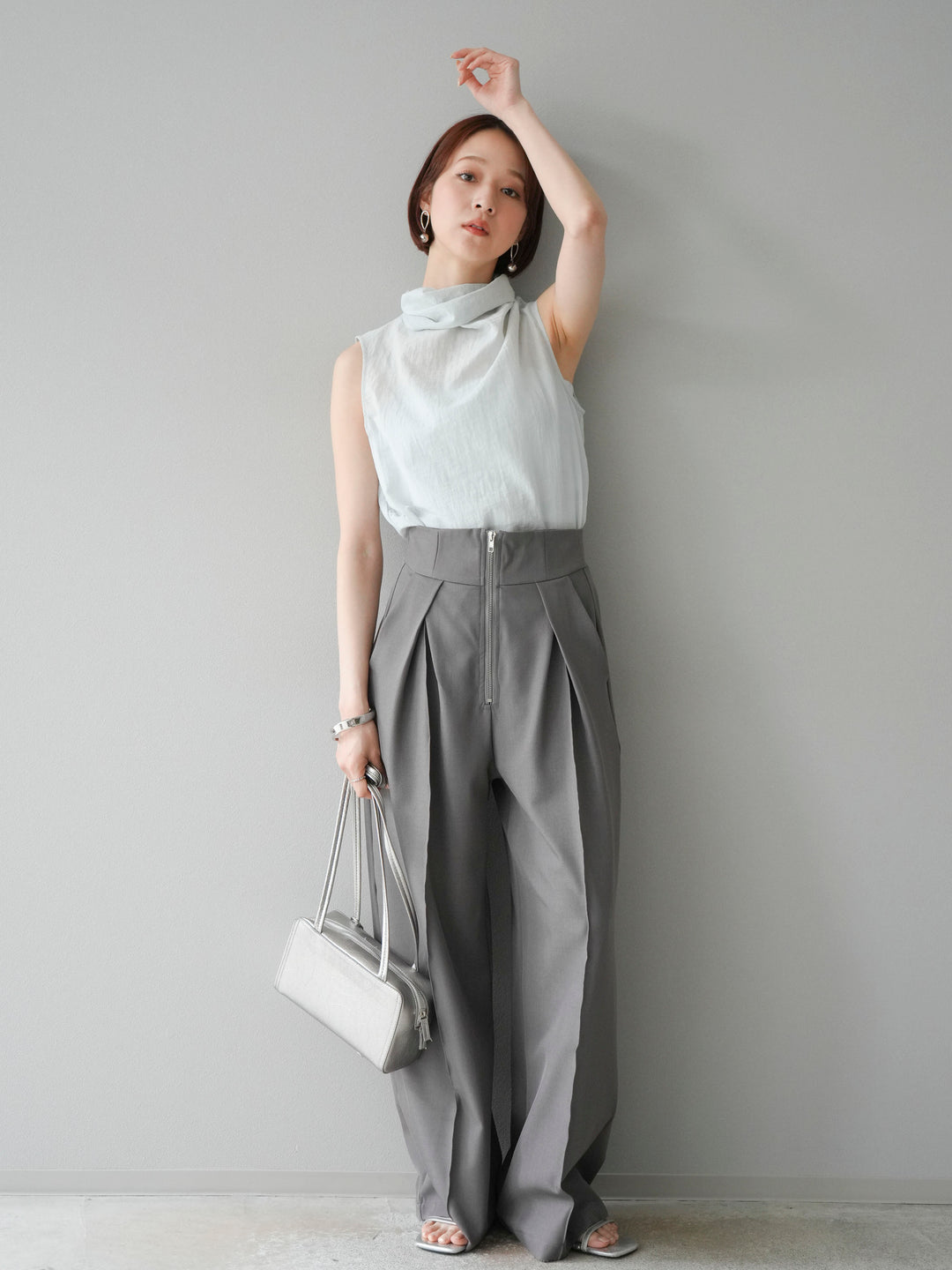 [SET] 後繫帶無袖上衣 + 拉鍊褶襉寬褲 (2 套)