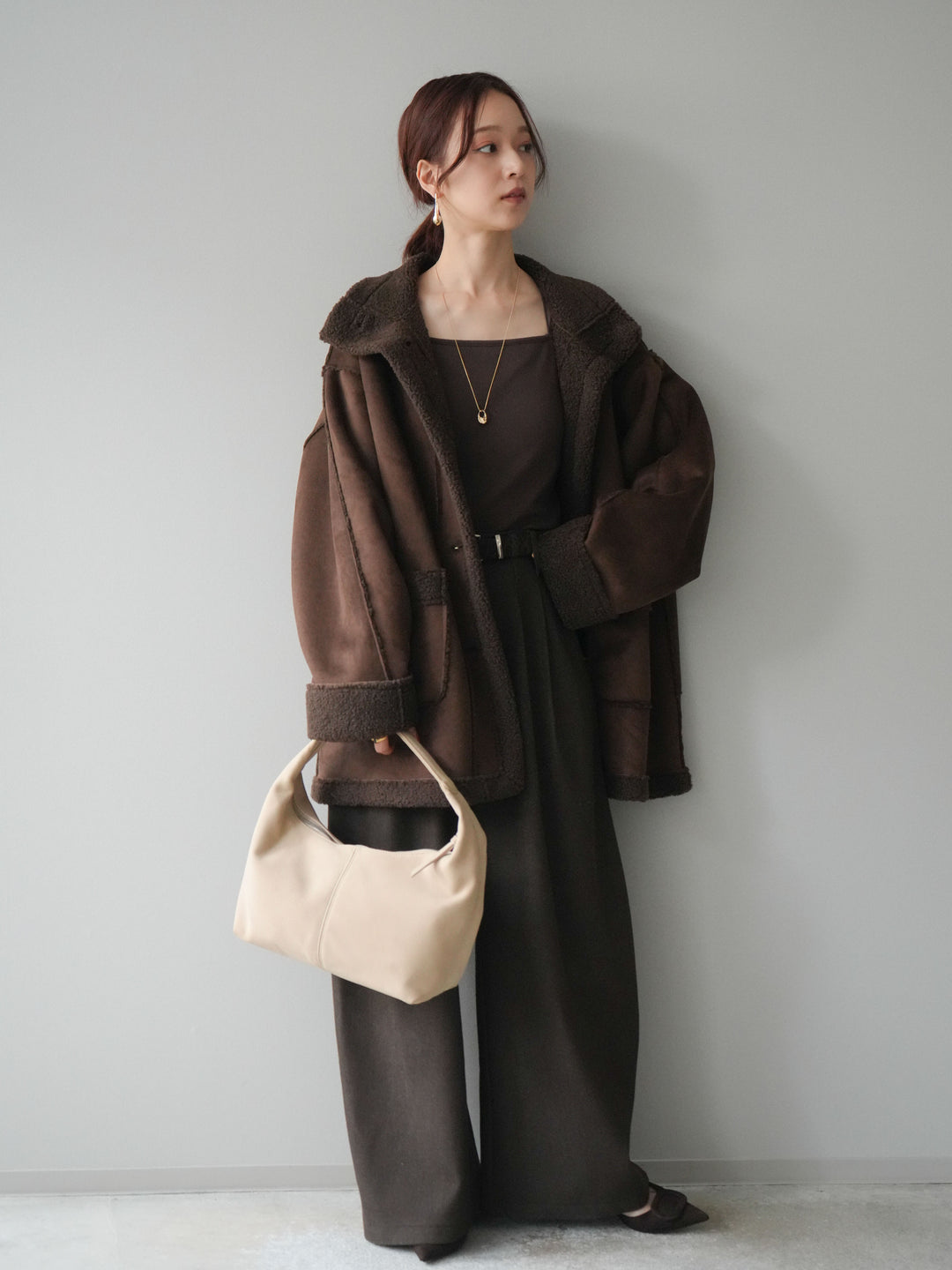 [SET]スタンドネックフェイクムートンミディアムコート+アニマル柄ベルト付きウールタッチワイドパンツ(2set)