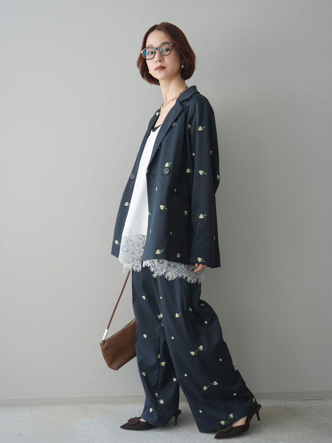 [予約]フラワー刺繍タックパンツ/navy
