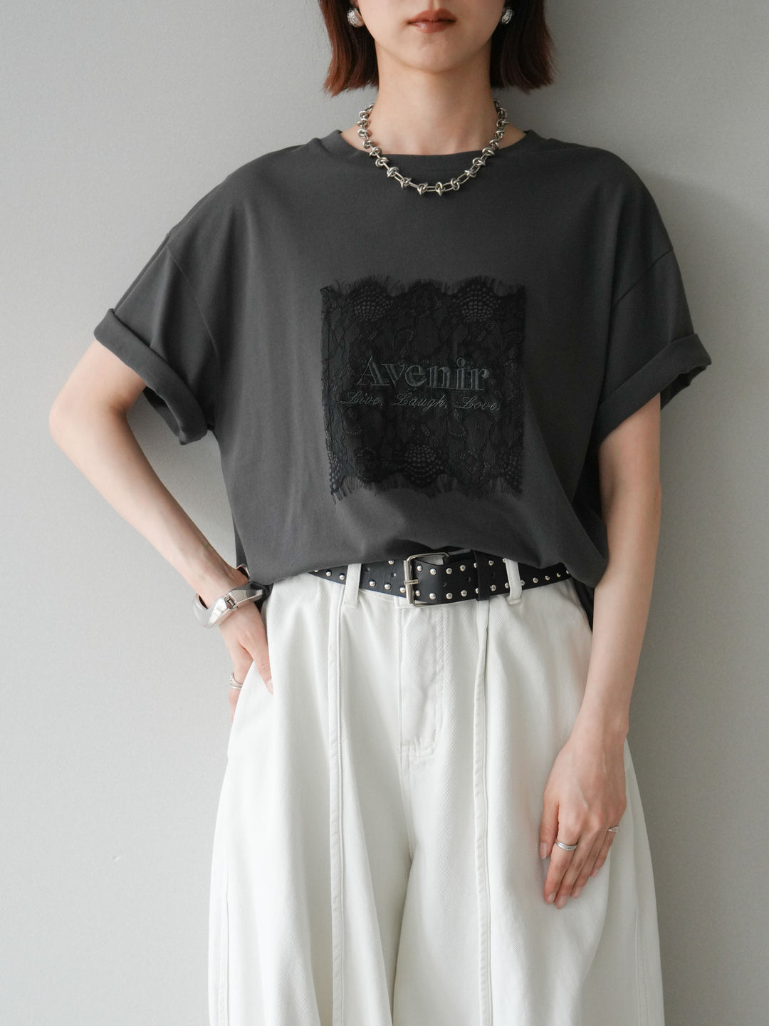 【套裝】蕾絲拼貼Logo T卹 + 腰帶中褶闊腿褲（兩件組）