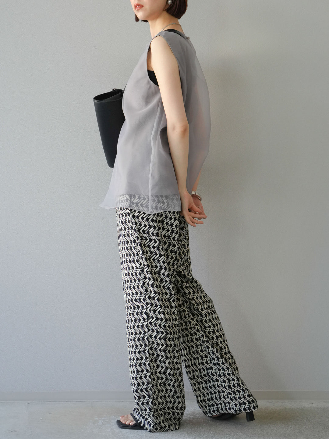 [予約]レーヨンフレックススラブウェーブ柄ストレートパンツ/ブラック