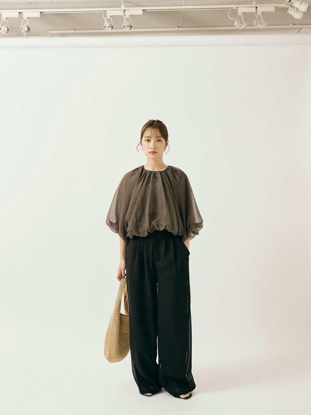 [予約]オーガンジーバルーンショートブラウス/チャコール