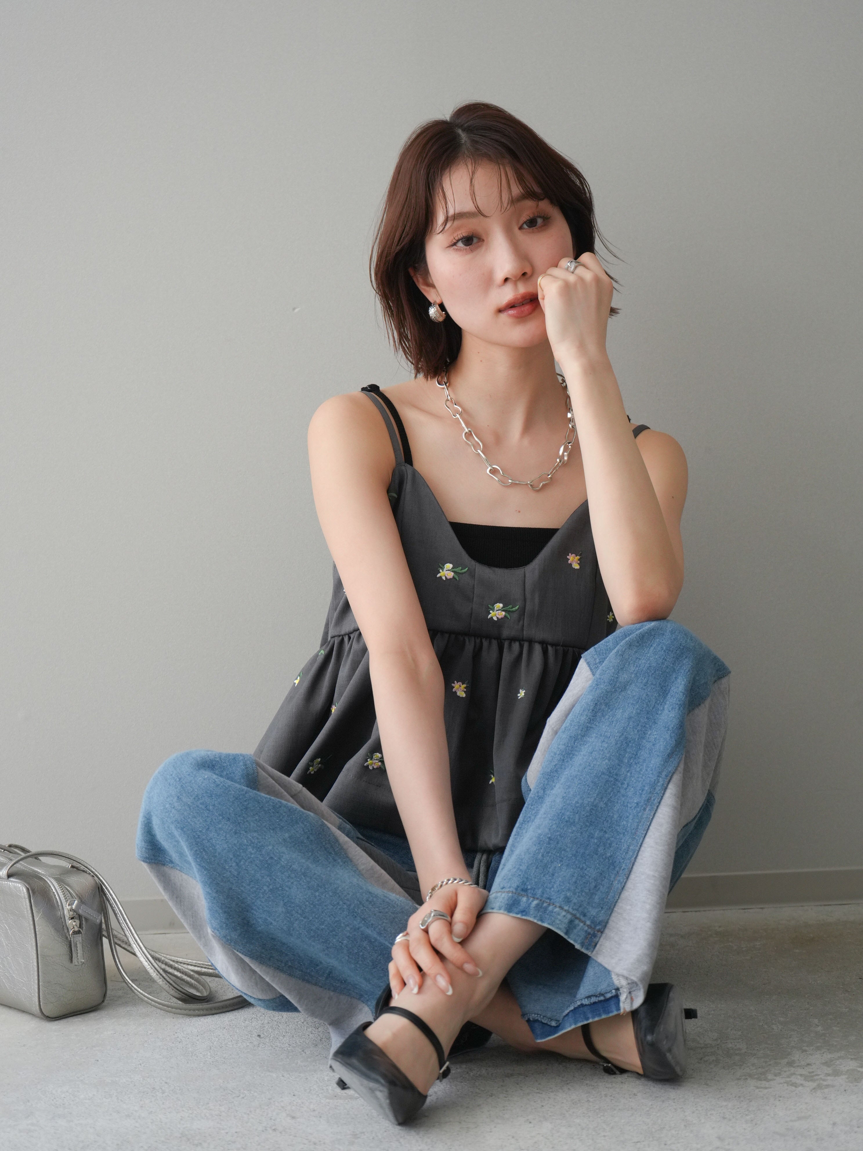 予約]フラワー刺繍ビスチェ/gray – Lumier