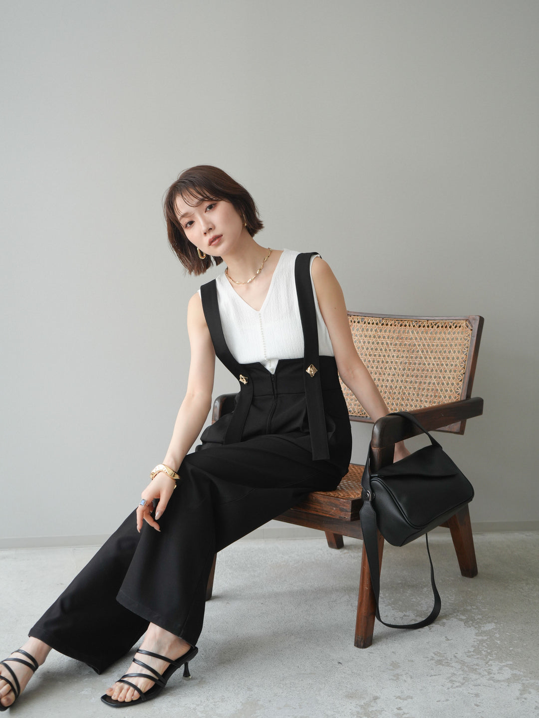 【預購】珍珠圖案V領針織上衣/白色