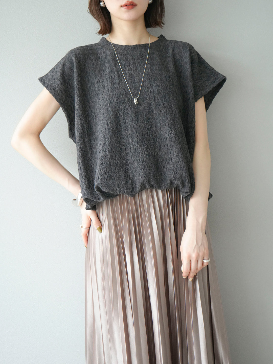 【預購】抽繩下擺提花套頭衫/炭灰色