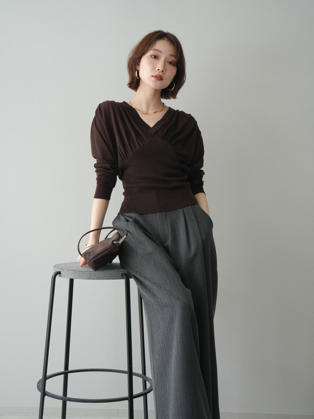 [予約]サイドギャザーVネックニットプルオーバー/brown