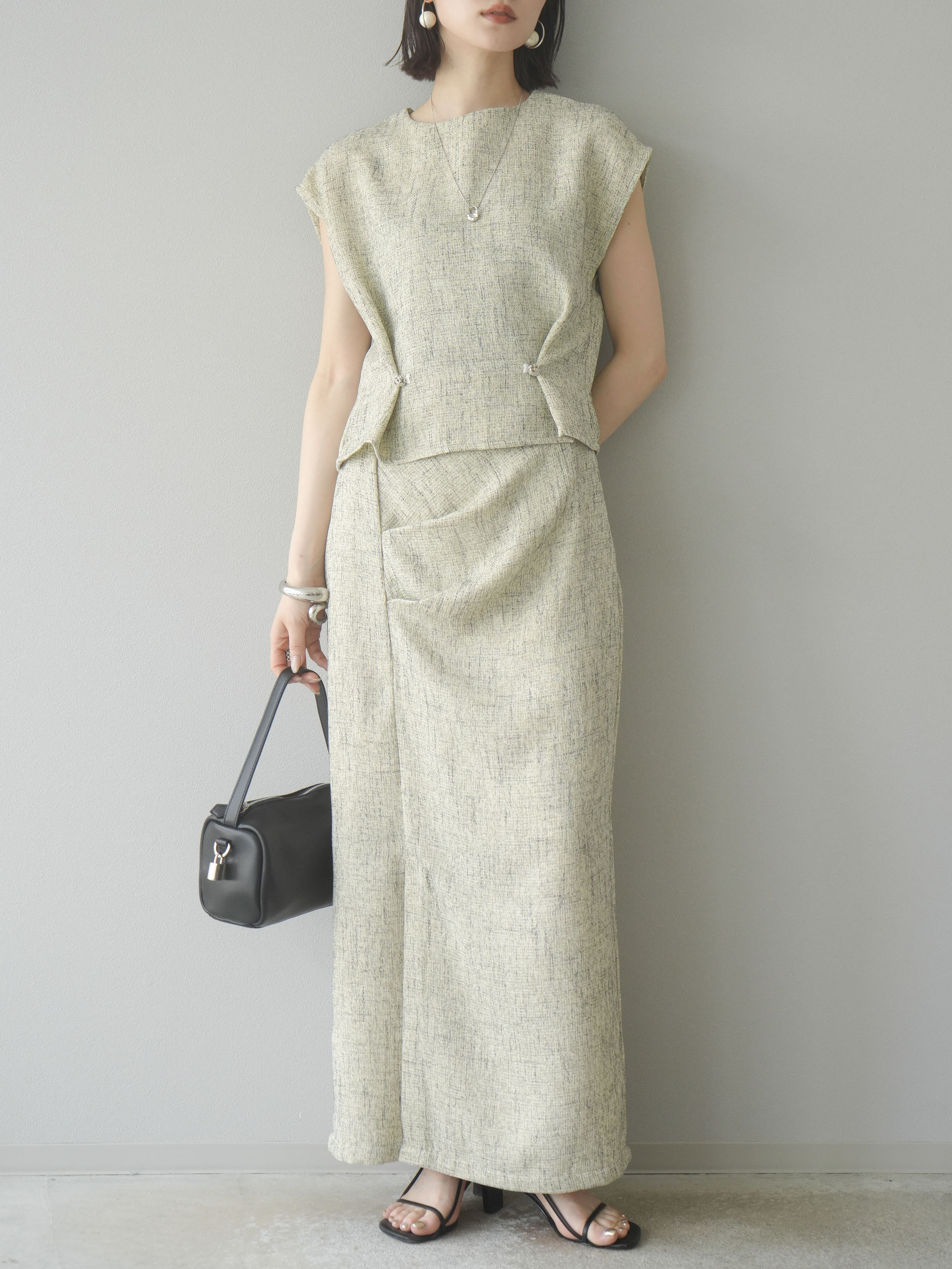 【サマーセール中】 M PREMIER 2024AW ぺプラムブラウス SALE】マークダウンアイテム＜ストレッチジャガードギャザー