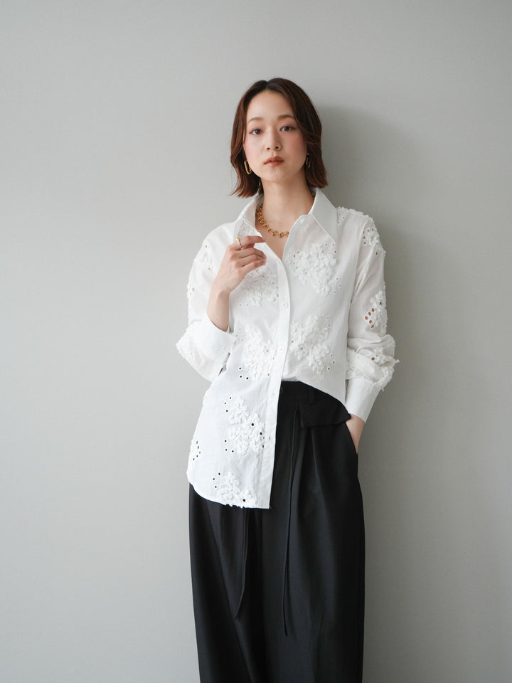 [予約]バックリボンフラワーエンブロイダリーシャツ/white