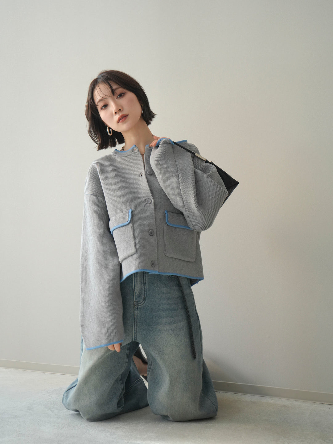 [SET]ポリエステル配色ニットカーディガン+裏起毛カットオフカーブデニムパンツ(2set)