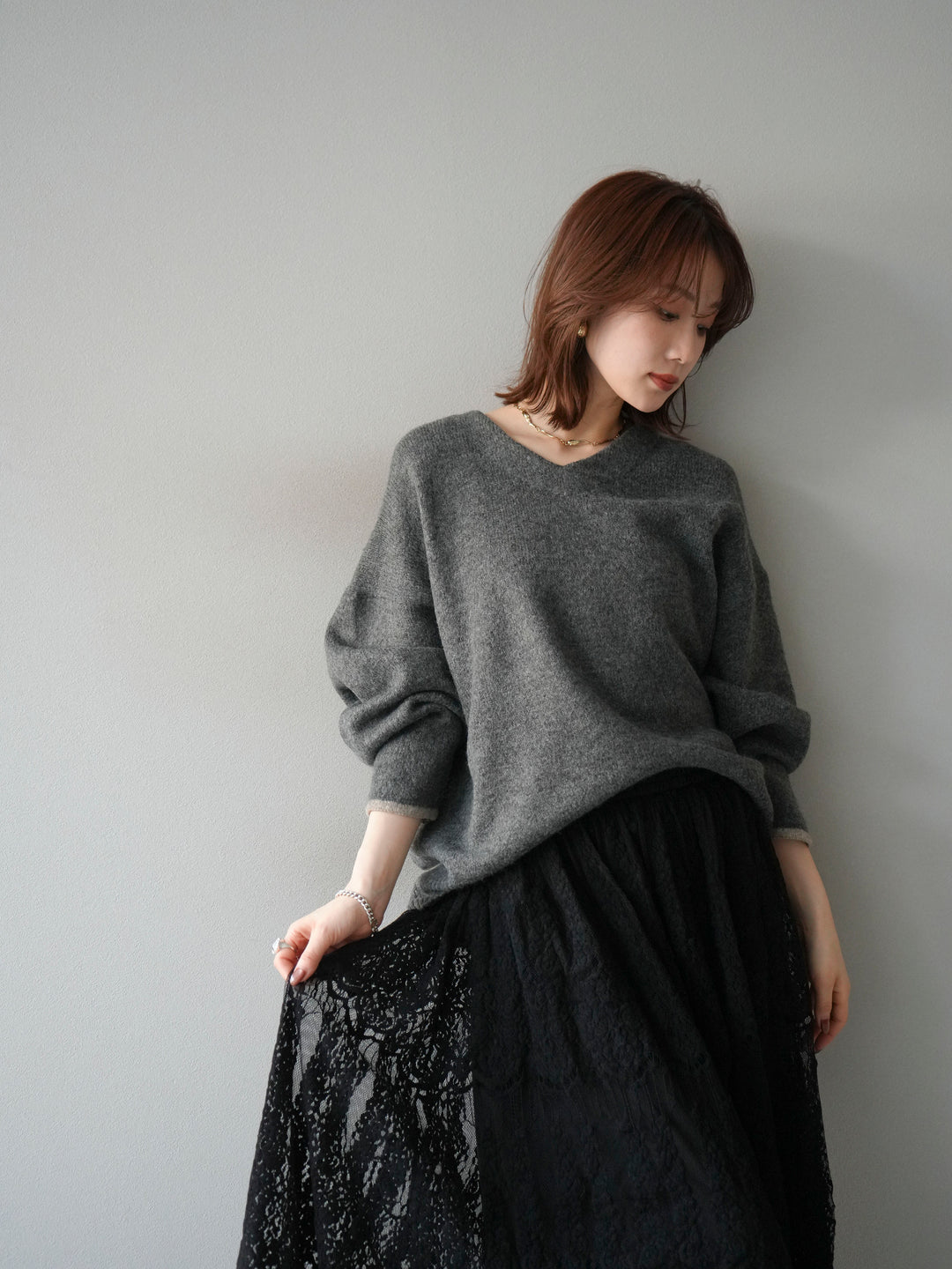 [SET]Vネック配色スリーブニットプルオーバー+選べるアクセセット(2set)