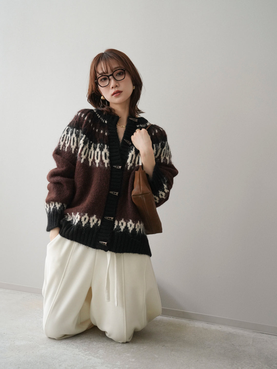 [SET]トグルボタン求心柄ニットカーディガン+ウエストベルトカーブラインスエットパンツ(2set)