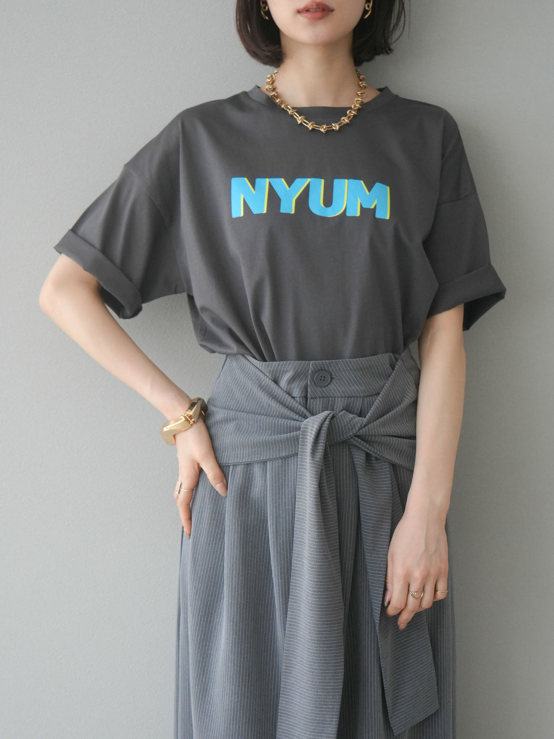 [預訂]“NYUM”標誌印花乾爽觸感棉質T卹/炭灰色